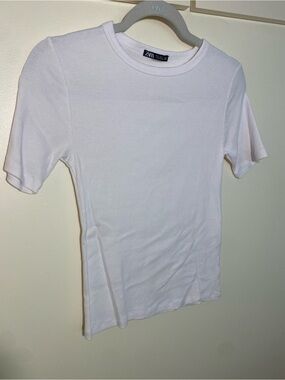 Zara White Ribbed Crew Tee